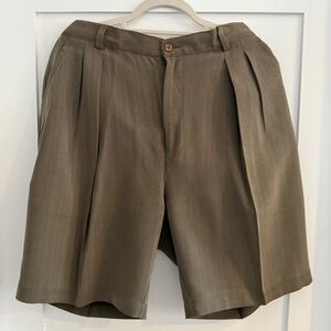 Tommy Bahama Green Flat Front Shorts with Tailored Look